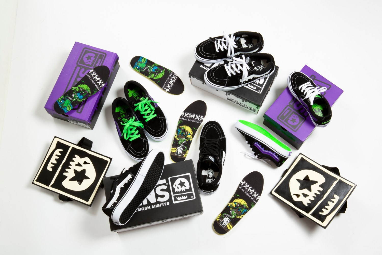 VANS×マジカル・モッシュ・ミスフィッツのコラボレーションスニーカー VANS×マジカル・モッシュ・ミスフィッツのコラボレーションスニーカー