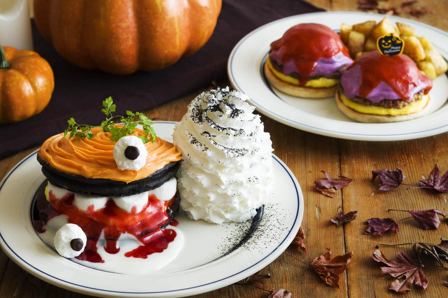 エッグスンシングスから、ハロウィン限定メニューのパンケーキとエッグスベネディクト エッグスンシングスから、ハロウィン限定メニューのパンケーキとエッグスベネディクト