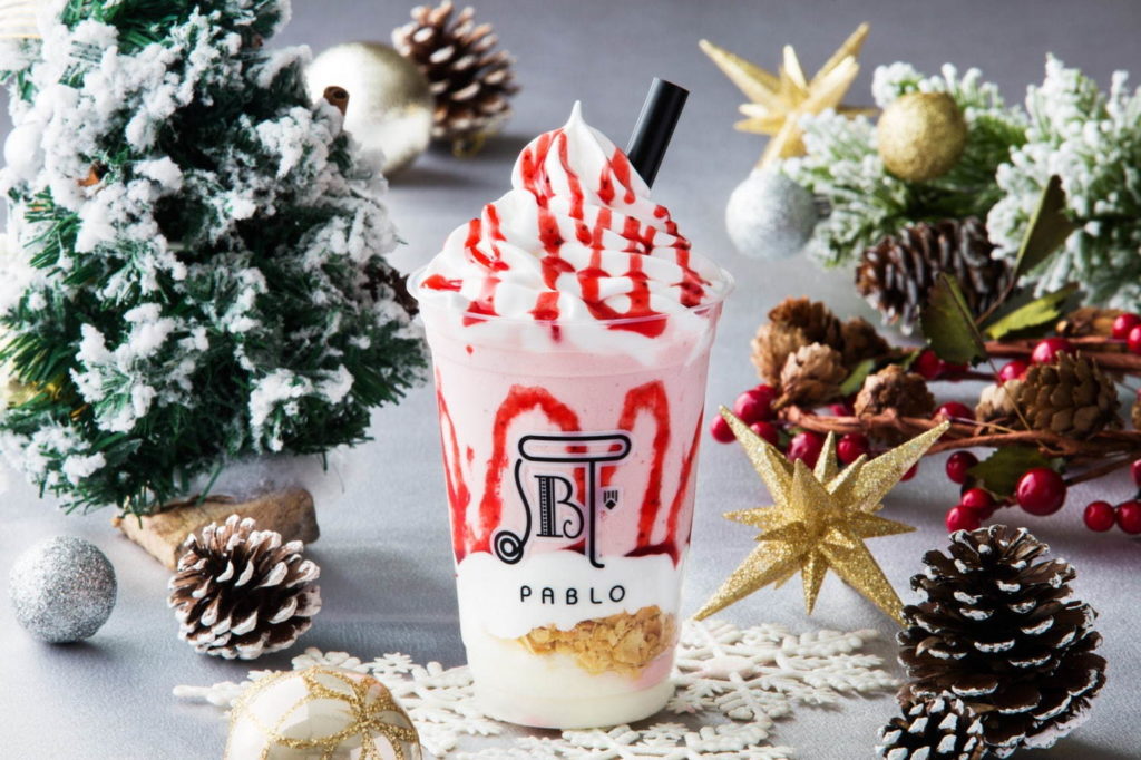 パブロカフェから、季節限定のスムージー「いちごのクリスマスチーズタルト」