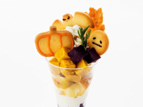 ロクシタンのカフェから、ハロウィン仕様の秋冬限定パフェ「スイートポテトとリンゴのパフェ」が発売！