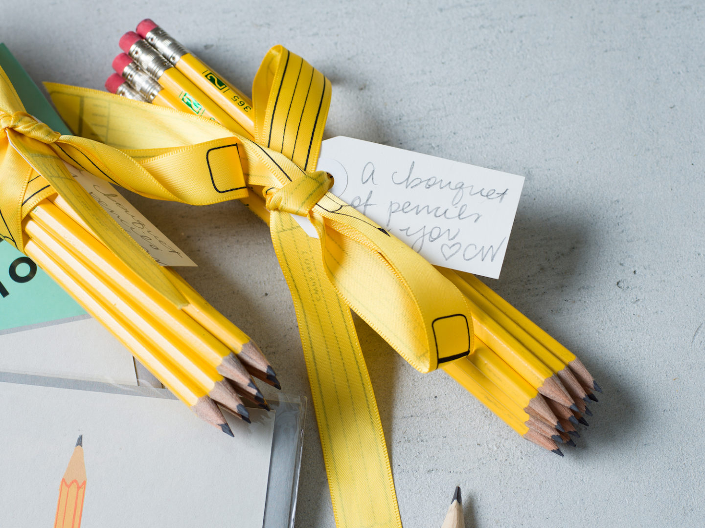 CW Pencil Enterprise×DEMYLEEがコラボ!鉛筆をラグランのカシミアニットで表現 CW Pencil Enterprise×DEMYLEEがコラボ!鉛筆をラグランのカシミアニットで表現