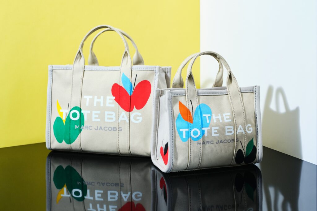 マーク ジェイコブスから、イラストレーター SHOGO SEKINE氏が手描きでアートワークした「THE TOTE BAG」