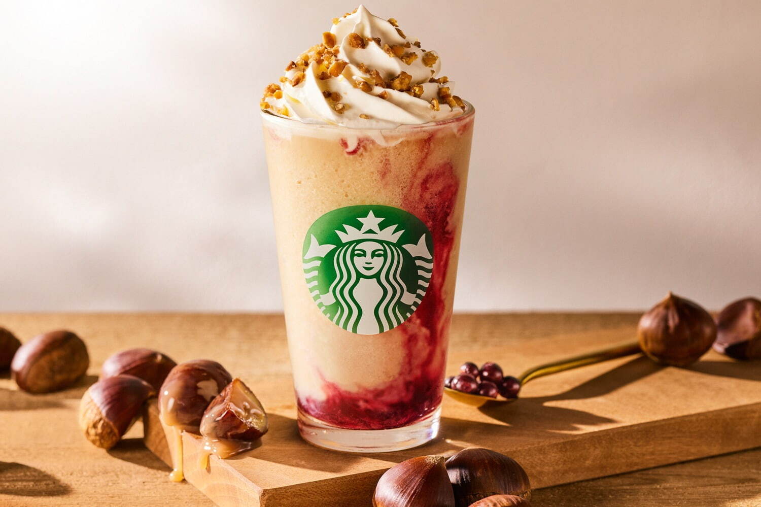 スターバックスから、秋の風物詩マロン×カシスの新作「マローネ カシス