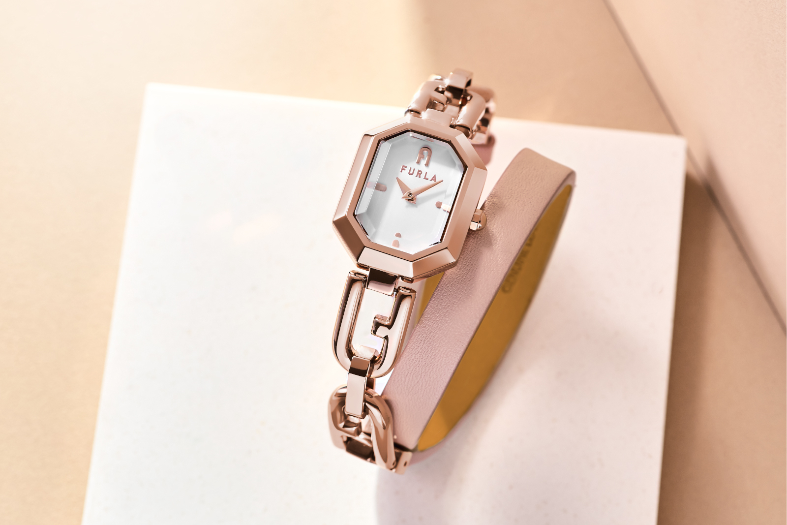 フルラから、八角形の二重巻きウォッチ『FURLA OCTAGONAL』が