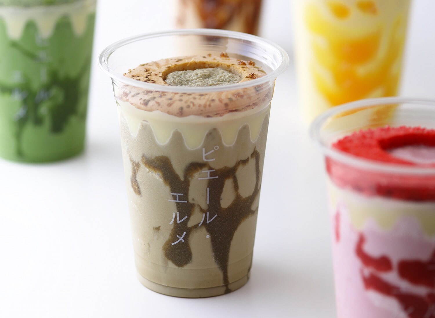 Made in ピエール・エルメから、新作ドリンク「マカフラ(MACAFRAPP