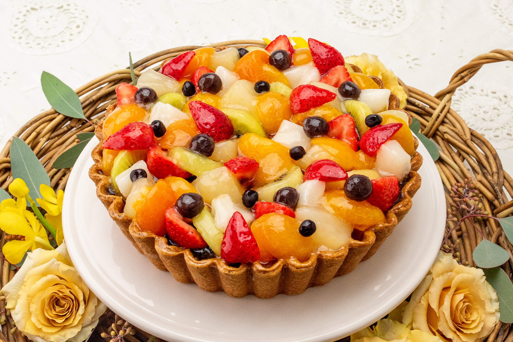 キル フェ ボンから、5種のフルーツが彩るあんみつ風プリンタルトが発売！