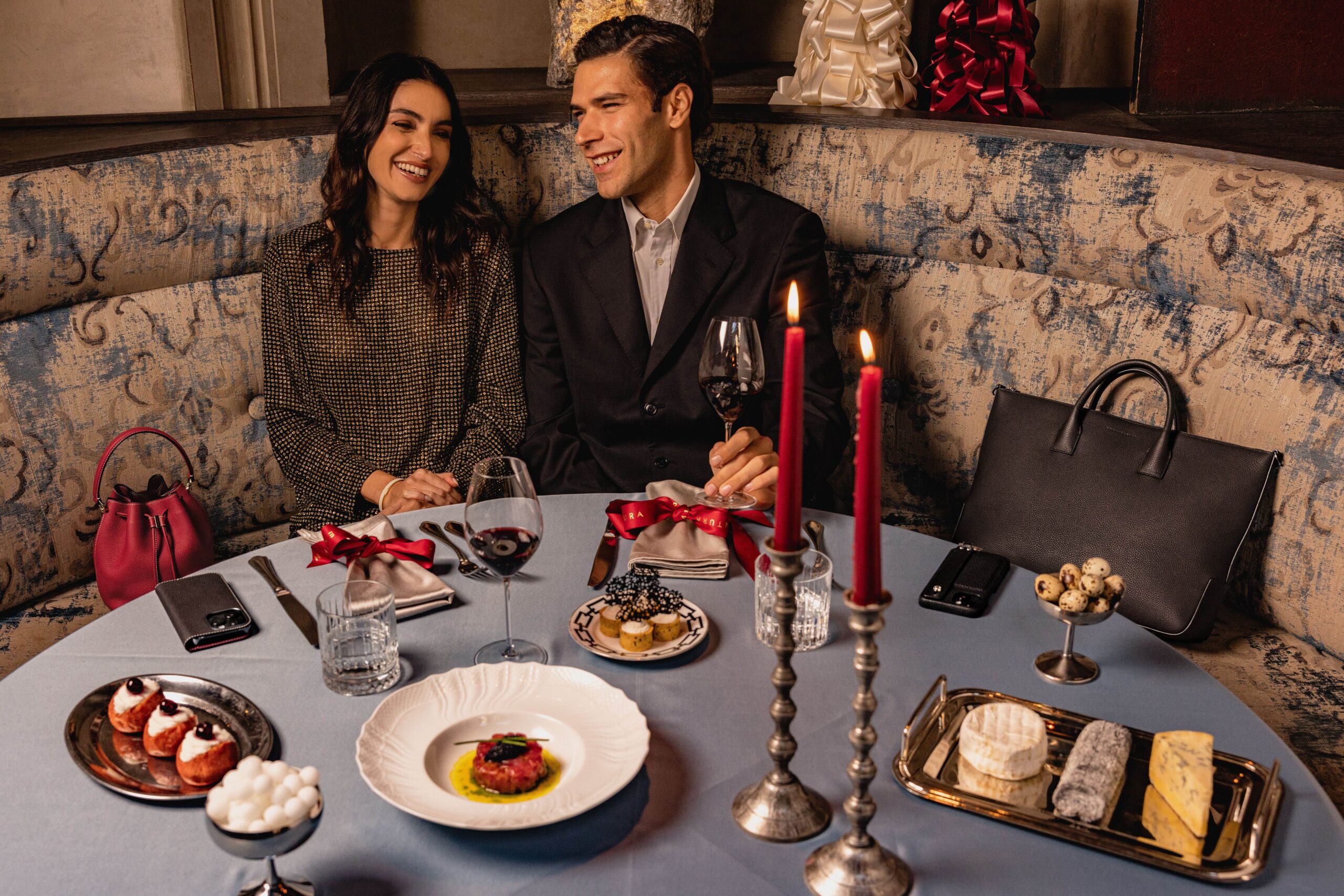 BONAVENTURA ホリデー チャームレッドスター チェーン キーホルダー