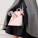 ディオールから、カーフスキンで製作された新作「ディオール シガール」バッグが発売！