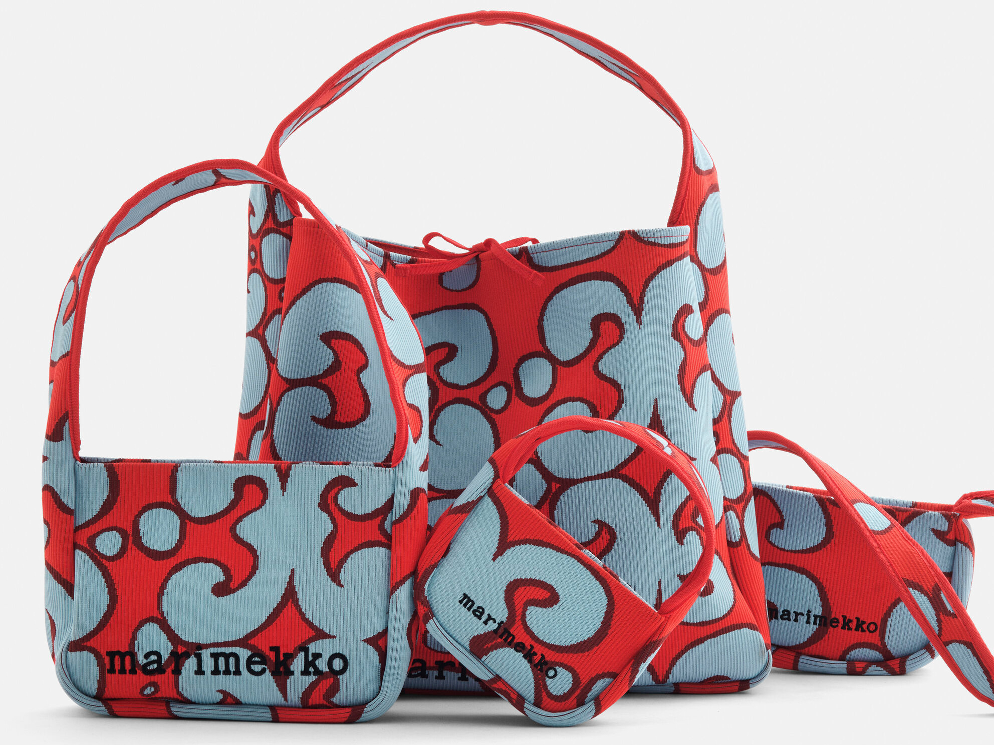 マリメッコから、人気のニットバッグシリーズに「ケイダス」のプリントが登場！