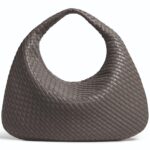 ボッテガ・ヴェネタから、新作ウィメンズバッグ「ヴェネタ」が発売！