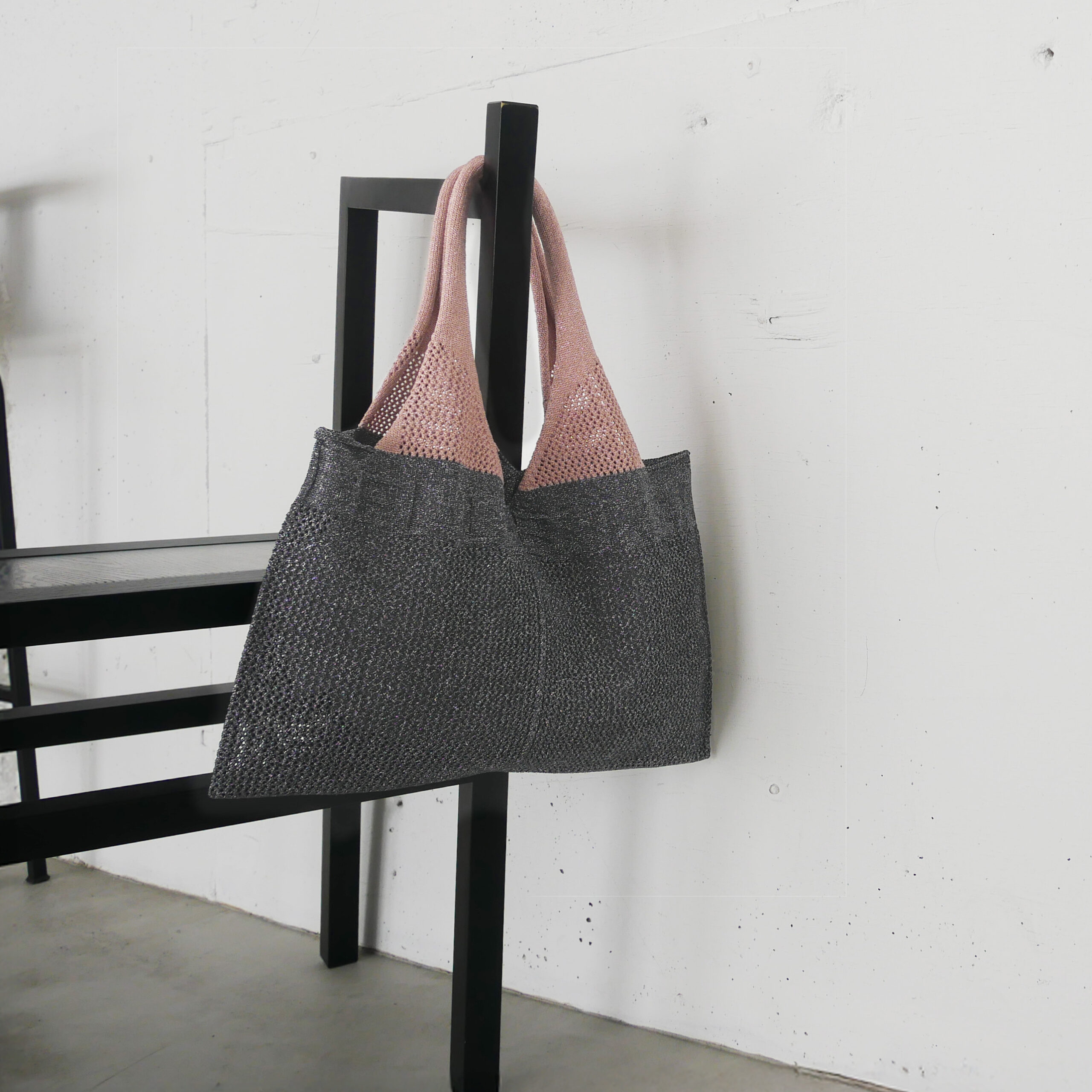 PELLE BORSA MARCHEから、「ニットバッグ-lamé-」にシアー感を楽しむ