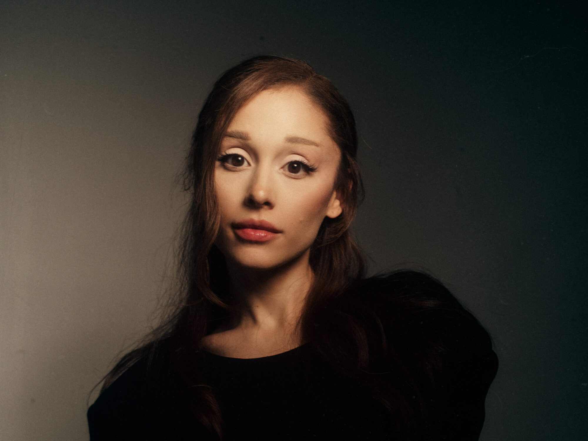 アリアナ・グランデが、新作『petal』から“hate that i made you love me”を先行配信！