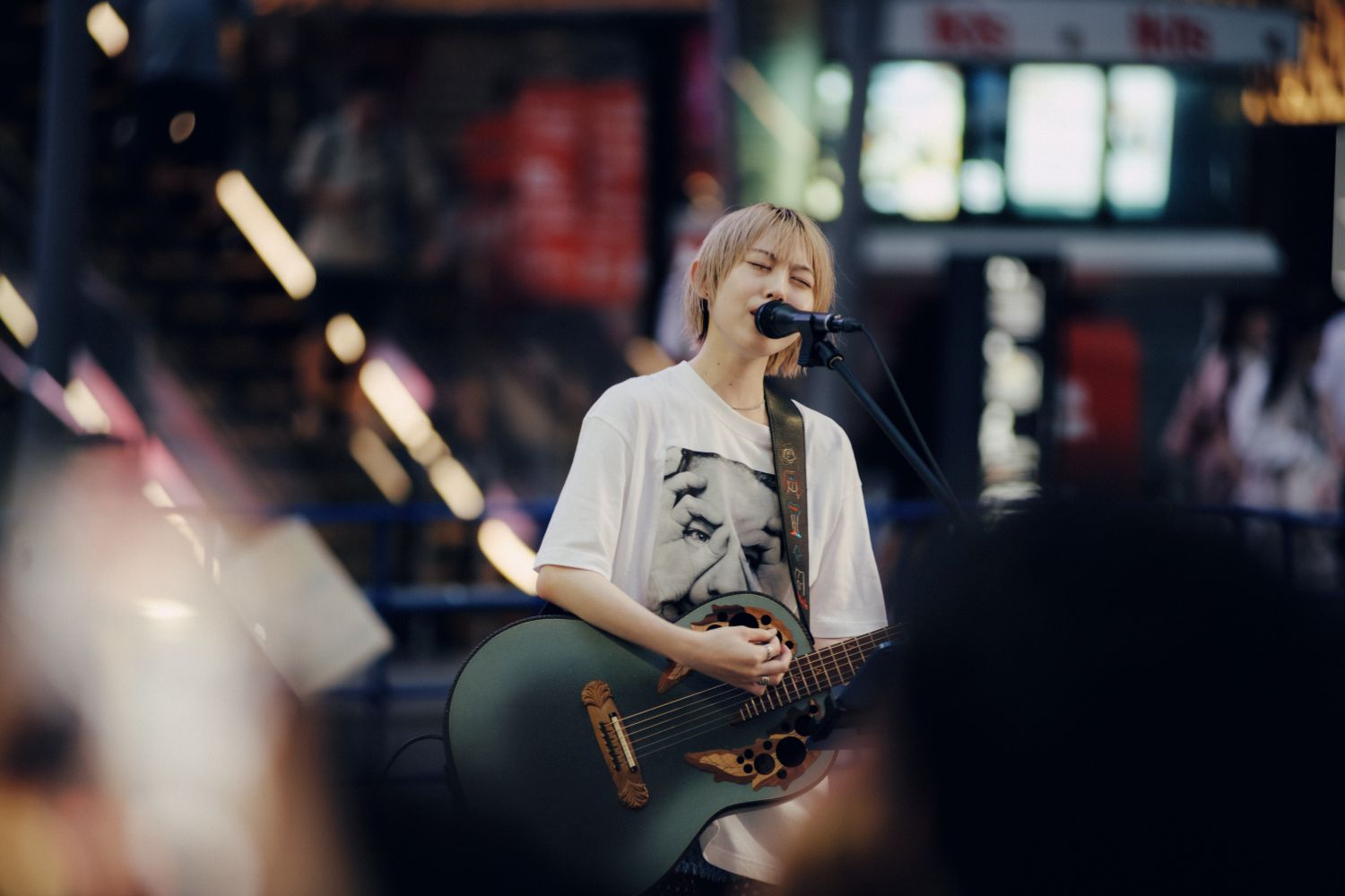 『汐れいら FREE STREET LIVE』ライブレポート＠歌舞伎町シネシティ広場